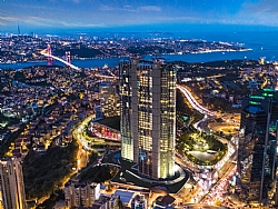 T�RKERLER ��FT�� TOWERS'IN REKLAM F�LM� YAYINDA